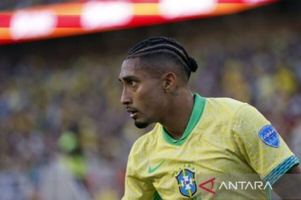 Judul alternatif untuk "Raphinha sesumbar akan cetak gol saat melawan Timnas Argentina" bisa jadi:

"Raphinha Percaya Diri Siap Menyumbang Gol Saat Berhadapan dengan Timnas Argentina