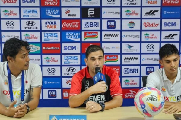 Pelatih Semen Padang Mencurahkan Kebahagiaan Setelah Meraih Kemenangan di Kandang Persija