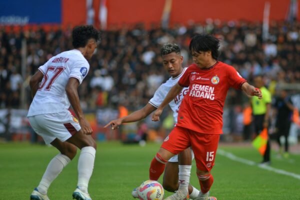Semen Padang Belum Aman Setelah Ditahan Imbang oleh Persik 1-1