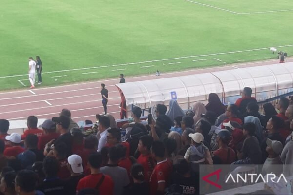 Pratama Arhan Mengawasi Pertandingan Semen Padang vs Persik Pratama Arhan Mengawasi Pertandingan Semen Padang vs Persik
